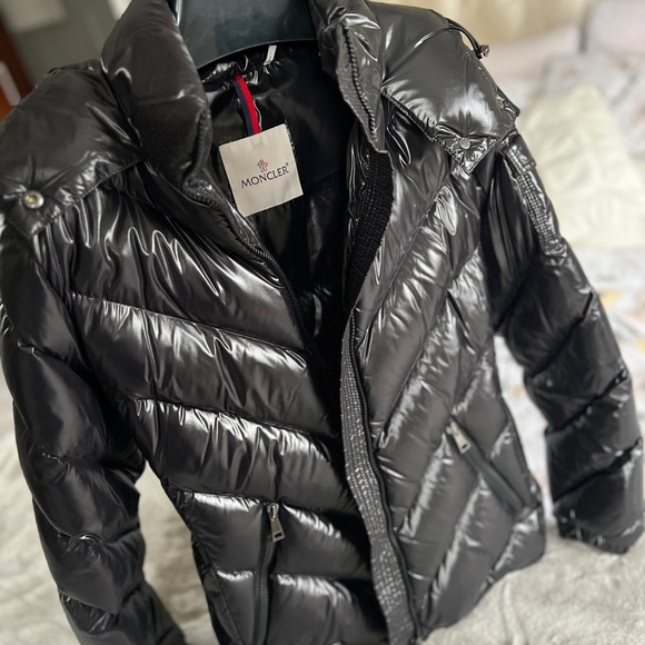 Moncler jacket size 3 - Picture 2 of 8